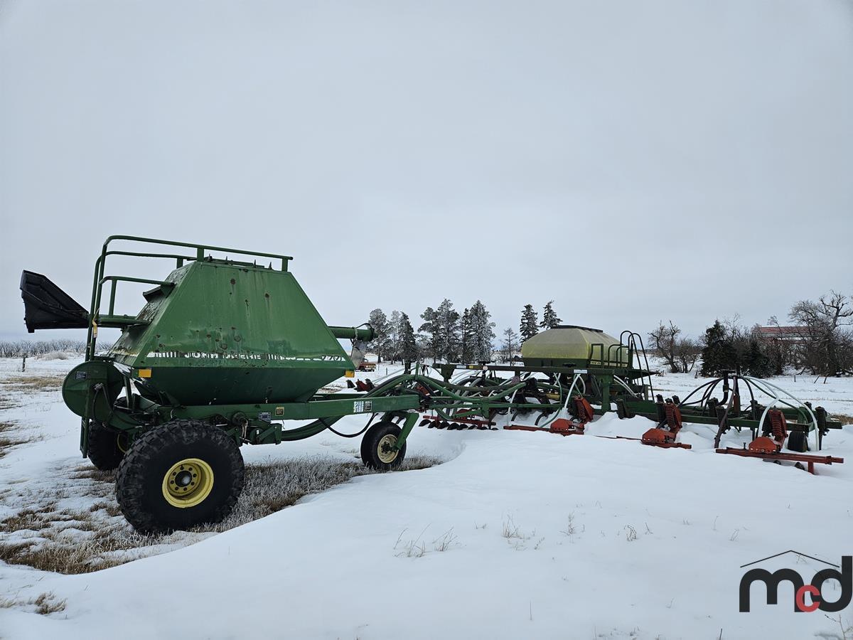 John Deere 655 Air Seeder w/ John Deere 777 Cart